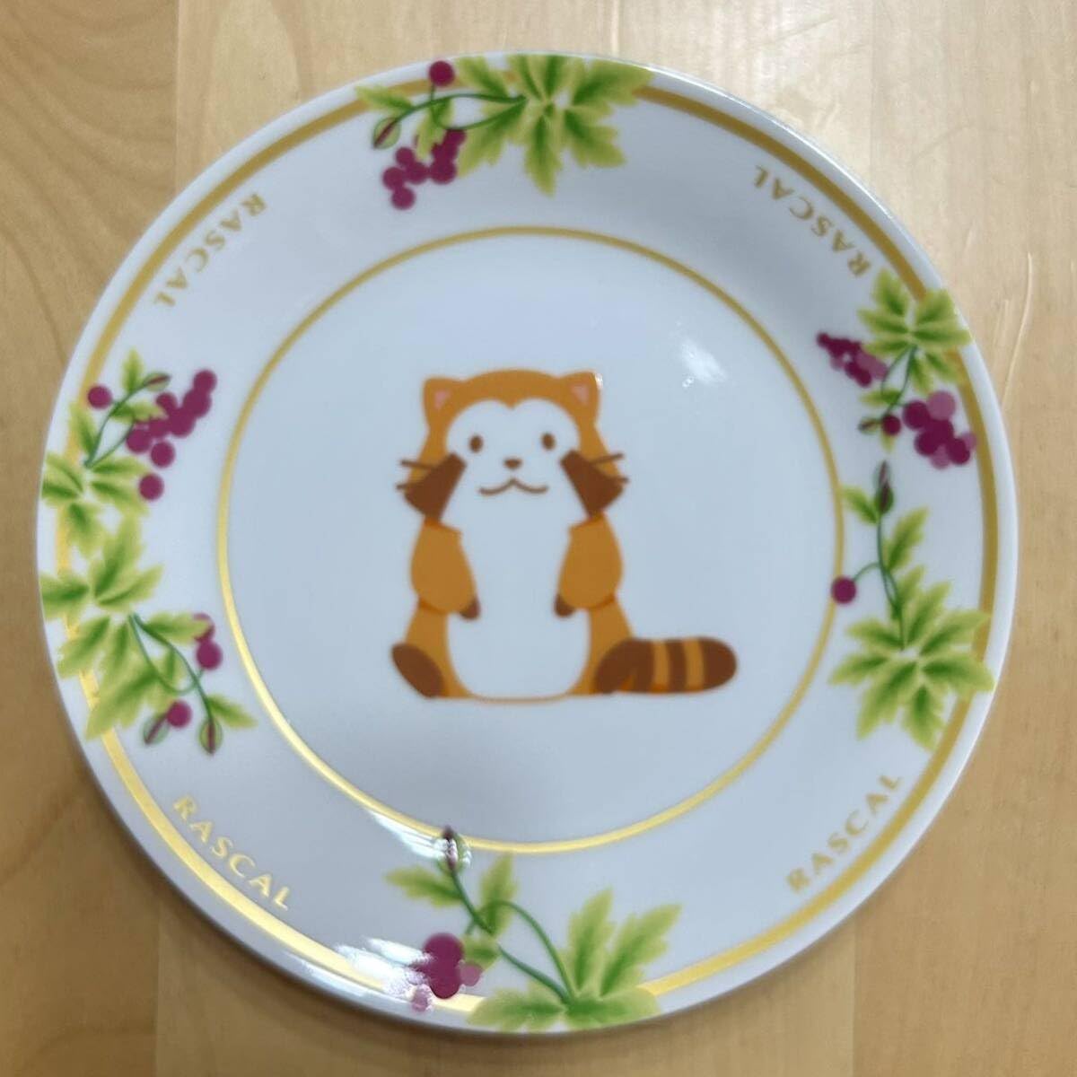 【あらいぐまラスカル】世界名作劇場 お皿 非売品】「世界名作劇場」お皿 あらいぐまラスカル・花畑